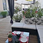 Logis - Le Charleston מלון 3*