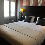 מלון Logis - Le Charleston 3*