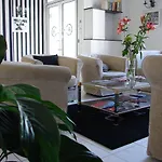מלון Logis - Le Charleston 3*
