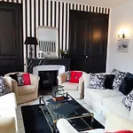 Logis - Le Charleston 3* לה מאנש