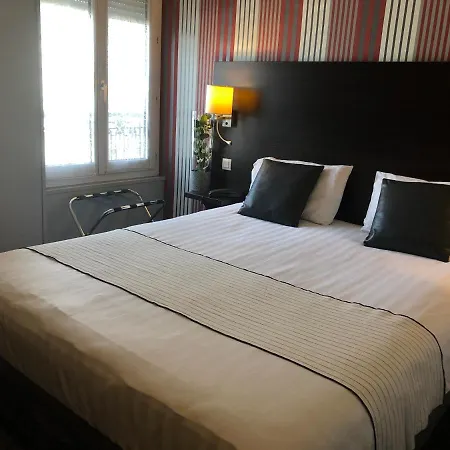 Hotel Logis - Le Charleston 3*
