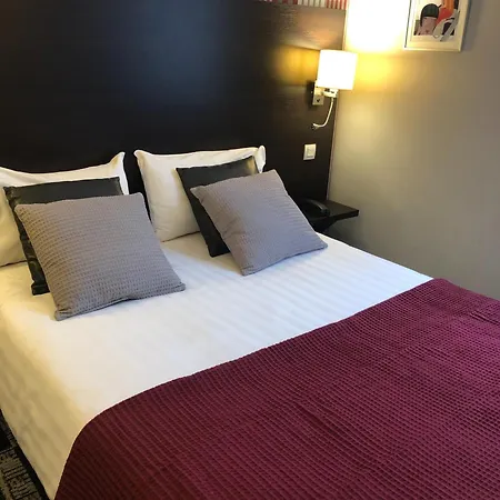 Logis - Le Charleston 3*