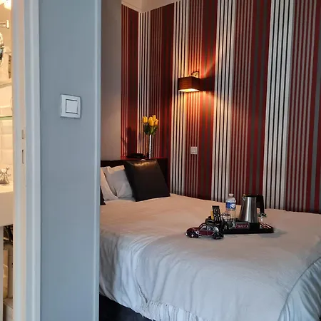 Hotel Logis - Le Charleston