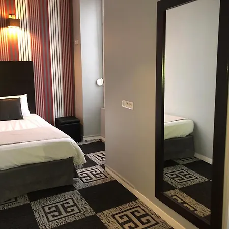 Le Charleston Hotel