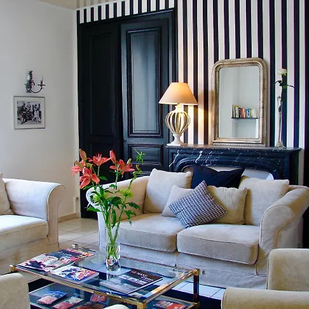 Logis - Le Charleston 3*