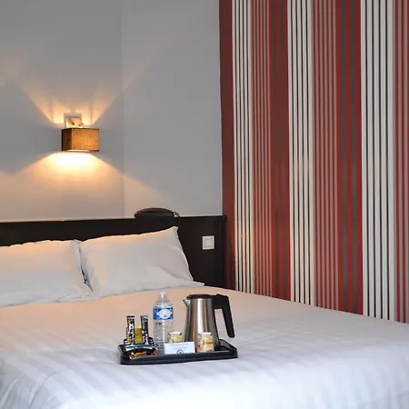 Logis - Le Charleston Hotel 3*