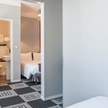Logis - Le Charleston Hotel