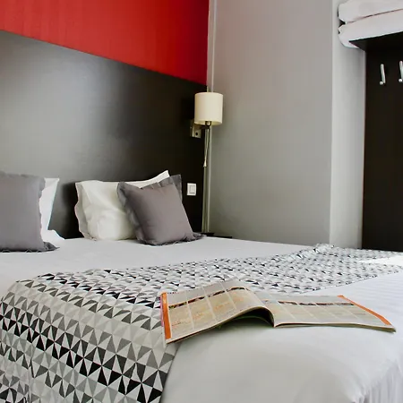 Hotel Logis - Le Charleston 3*