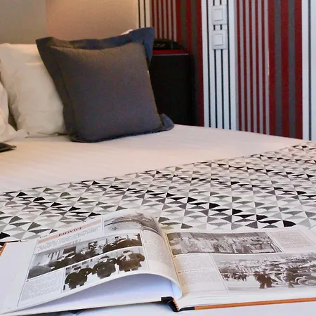 Logis - Le Charleston Hotel
