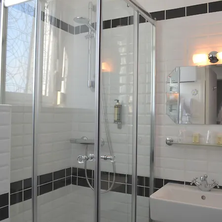 Hotel Logis - Le Charleston 3*