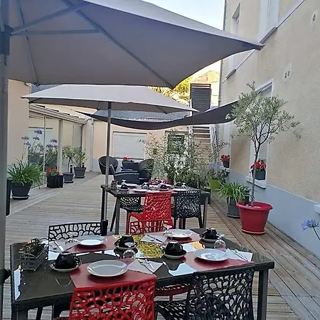 Отель Logis - Le Charleston 3*