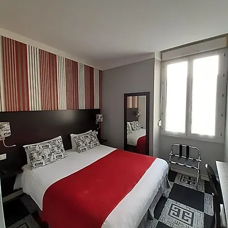 Hotell Logis - Le Charleston Le Mans