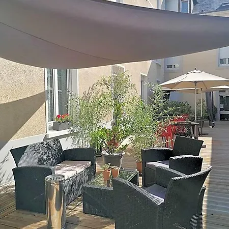 Отель Logis - Le Charleston 3*