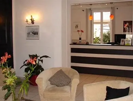 Le Charleston فندق 3*