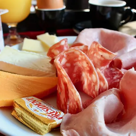 Logis - Le Charleston Hotel 3*