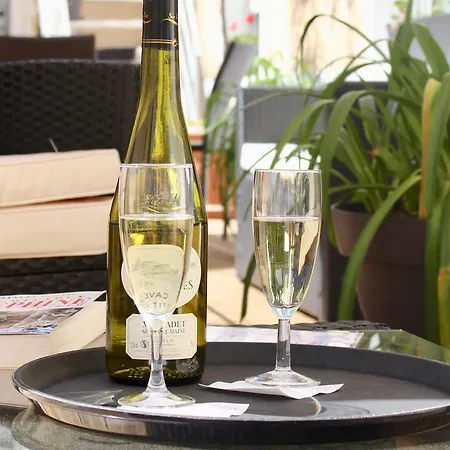 Logis - Le Charleston Hotel Le Mans