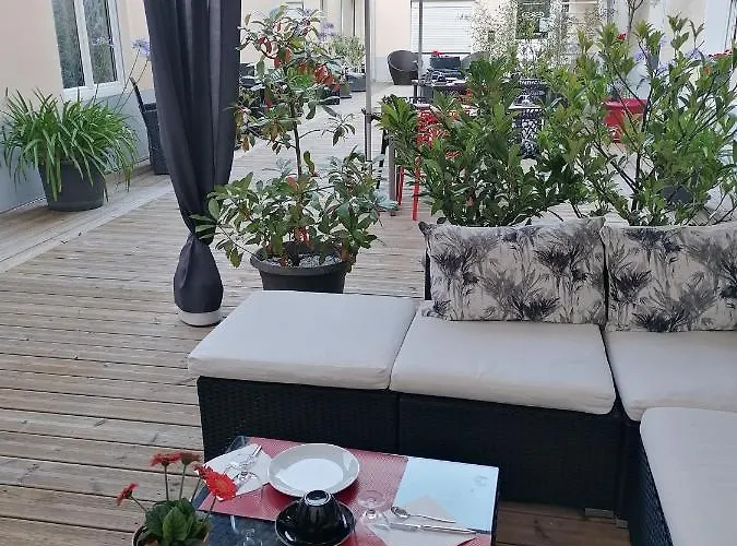 Logis - Le Charleston Hotel 3*