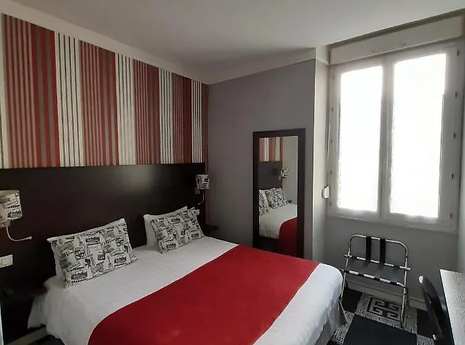 Logis - Le Charleston Hotel