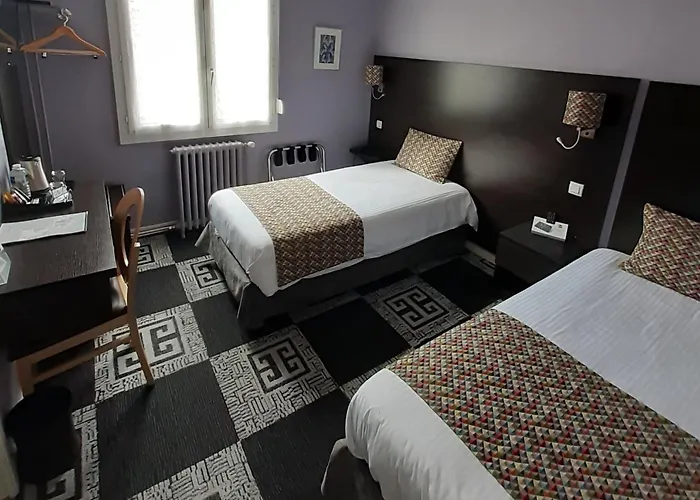 Hotel Logis - Le Charleston 3*