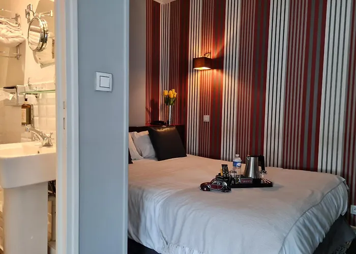 Hotel Logis - Le Charleston