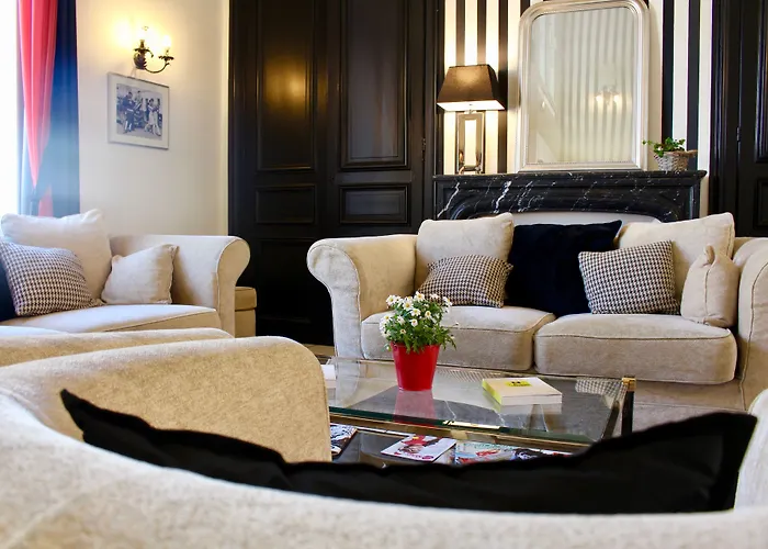 Hotel Logis - Le Charleston