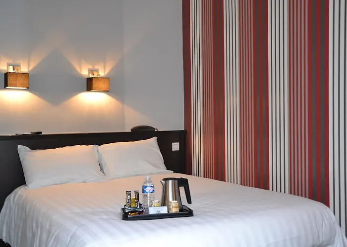 Logis - Le Charleston Hotel 3*