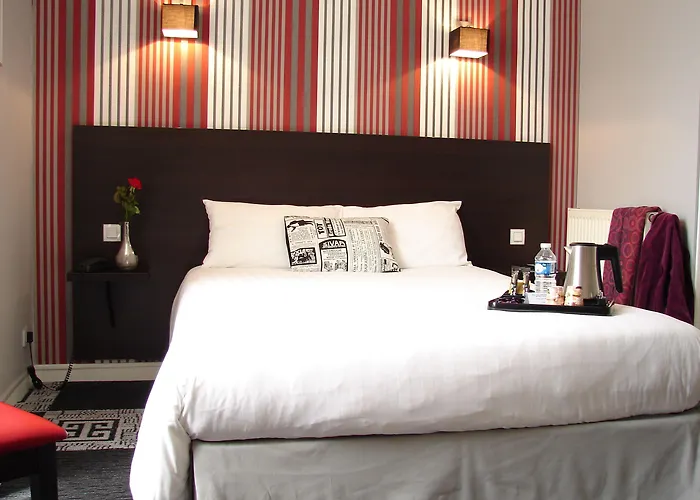 Logis - Le Charleston Hotel Le Mans