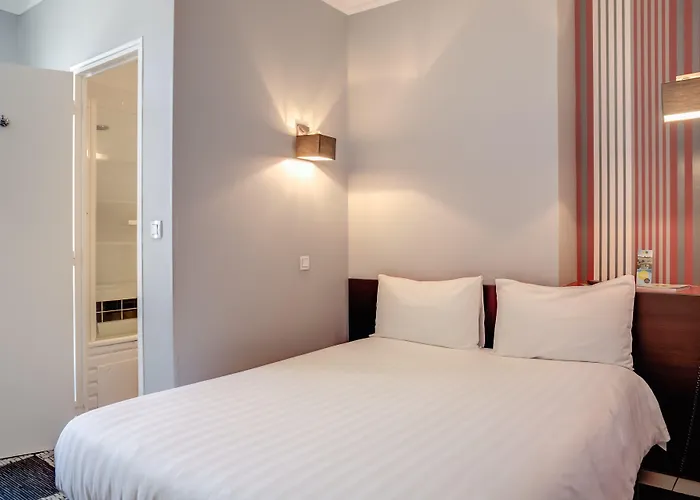 Hotel Logis - Le Charleston