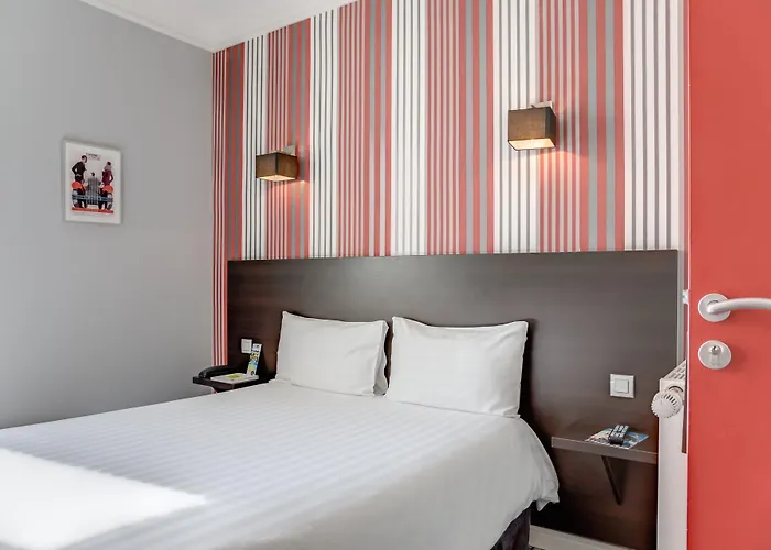 Hotel Logis - Le Charleston 3*