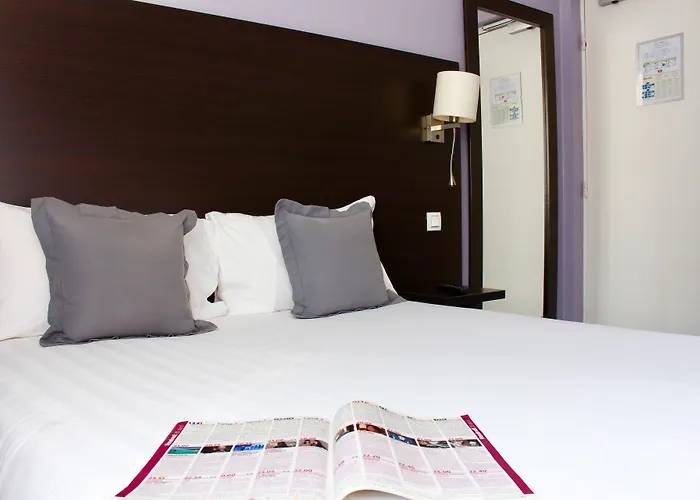 Hotel Logis - Le Charleston