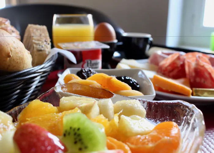 Logis - Le Charleston Hotel