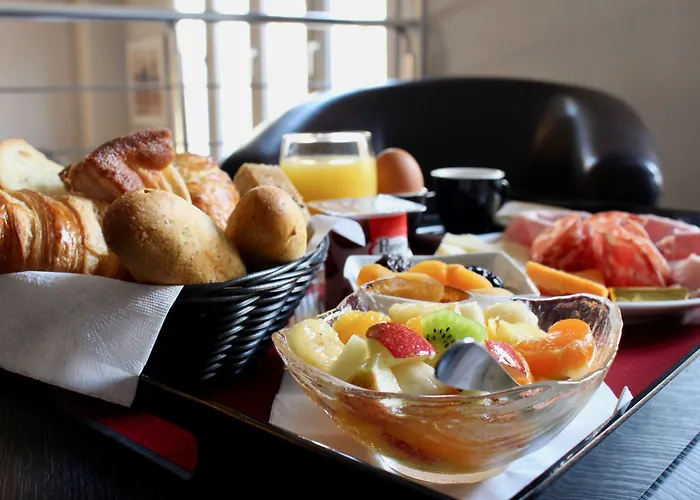 Logis - Le Charleston Hotel 3*