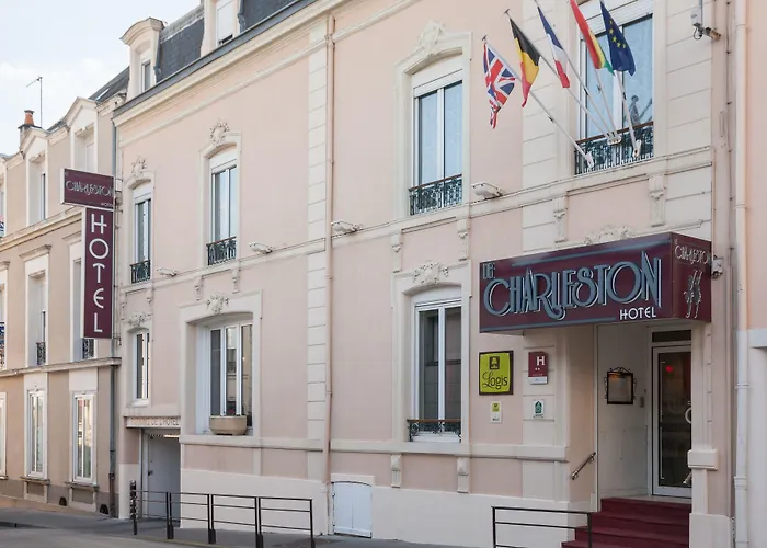 Hotel Logis - Le Charleston