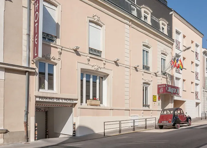 Hotel Logis - Le Charleston 3*