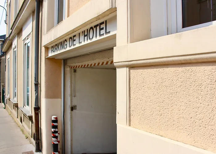 Logis - Le Charleston Hotel