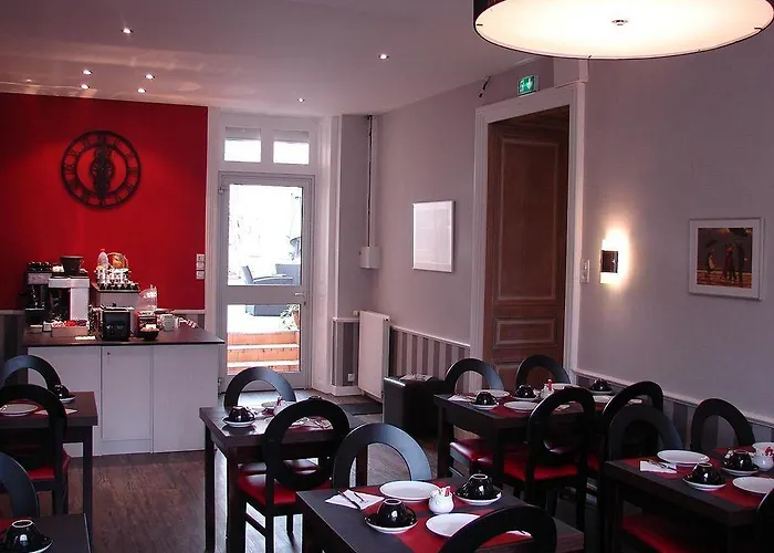 Logis - Le Charleston Hotel 3*