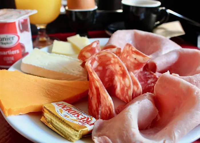 Logis - Le Charleston Hotel 3*