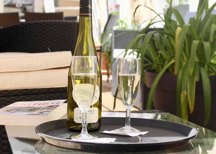 Logis - Le Charleston Hotel Le Mans