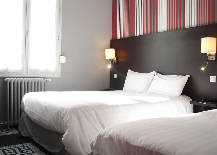 Logis - Le Charleston 3*